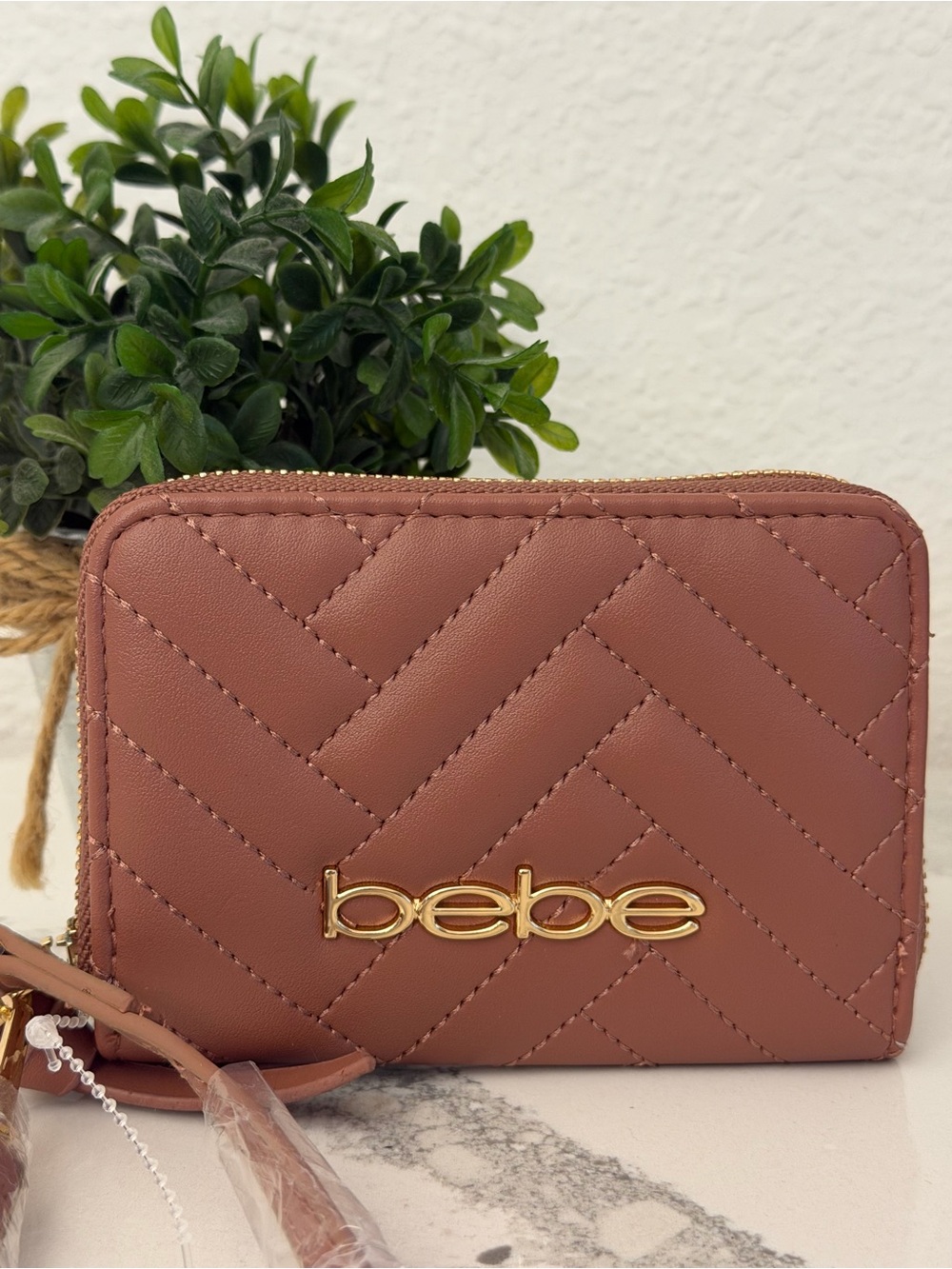 New BEBE Quilted Zip Wallet in Dusty Rose Wristlet Detachable